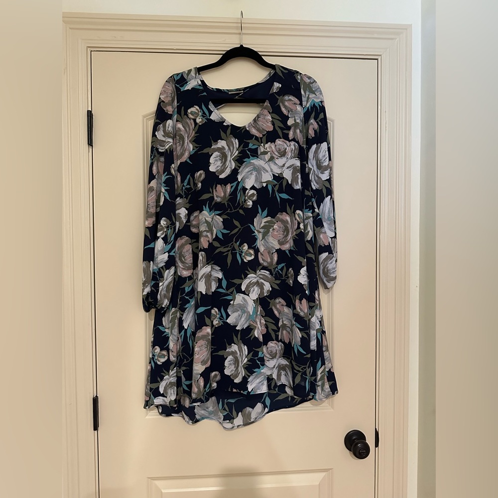 Back keyhole mini dress